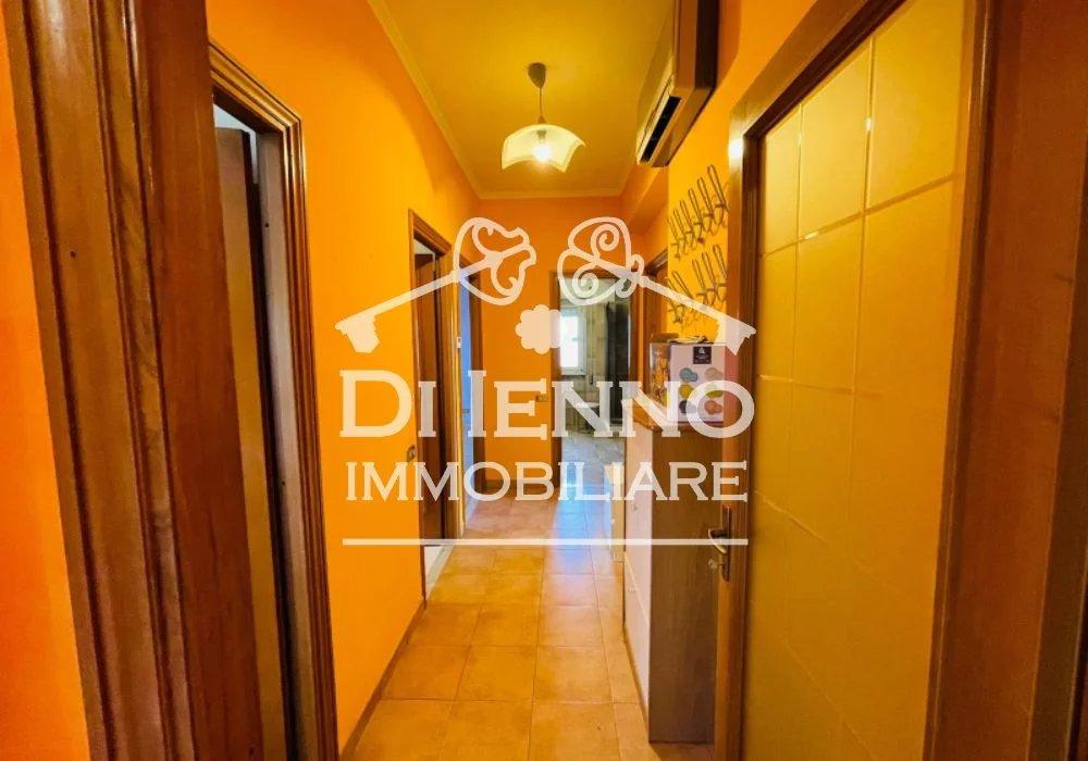 appartamento in vendita a Roma in zona Tor Cervara