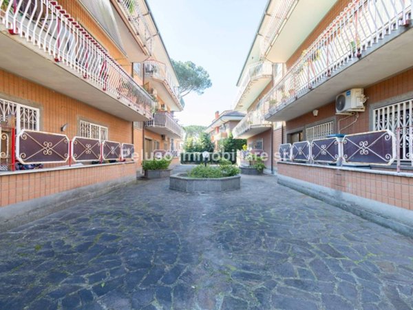 appartamento in vendita a Roma in zona Appio Pignatelli