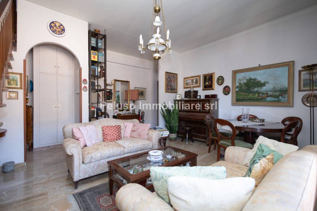 appartamento in vendita a Roma in zona Appio Pignatelli