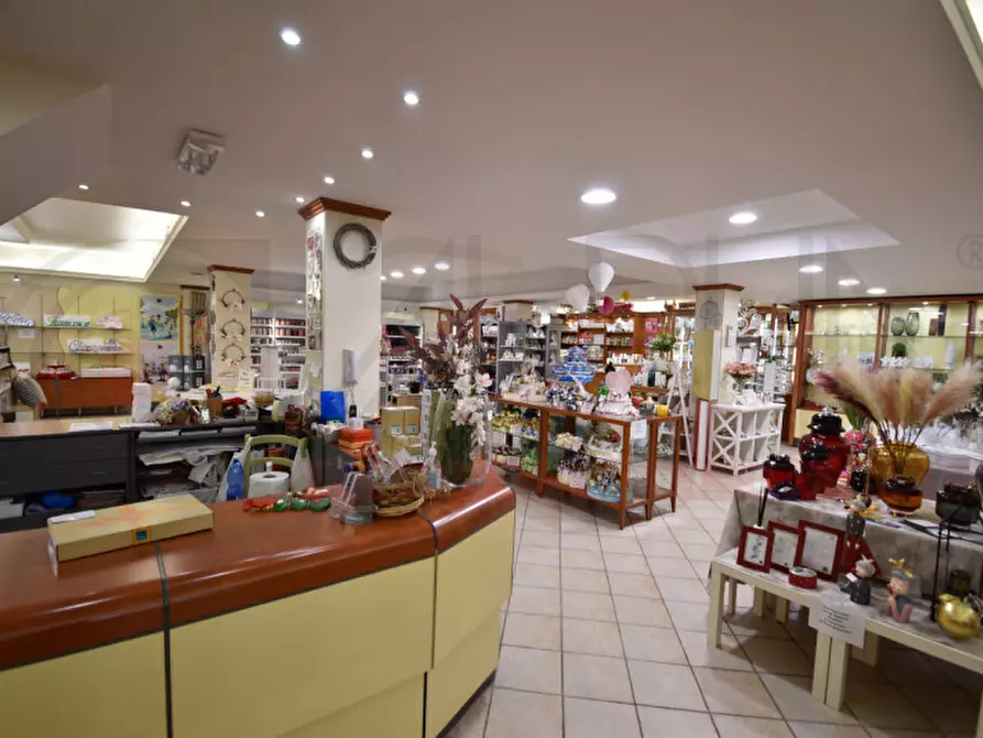 negozio in vendita a Roma in zona Portuense