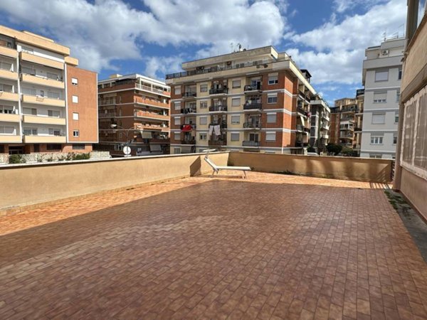 appartamento in vendita a Roma in zona Ostia