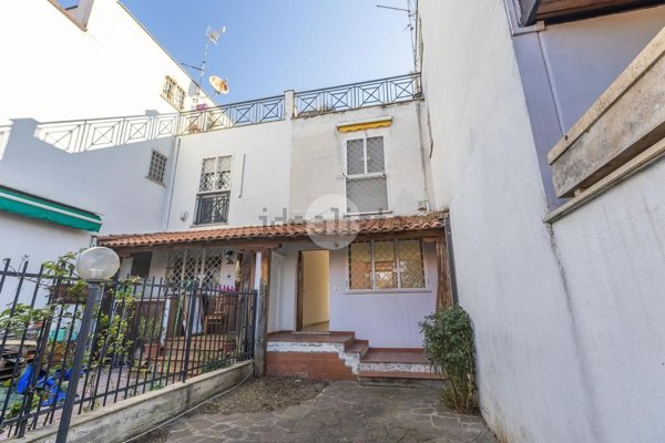 casa indipendente in vendita a Roma in zona Lunghezza
