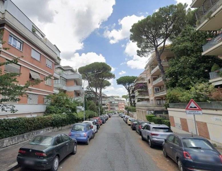 appartamento in vendita a Roma in zona Tomba di Nerone