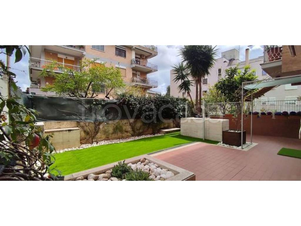appartamento in vendita a Roma in zona Corviale