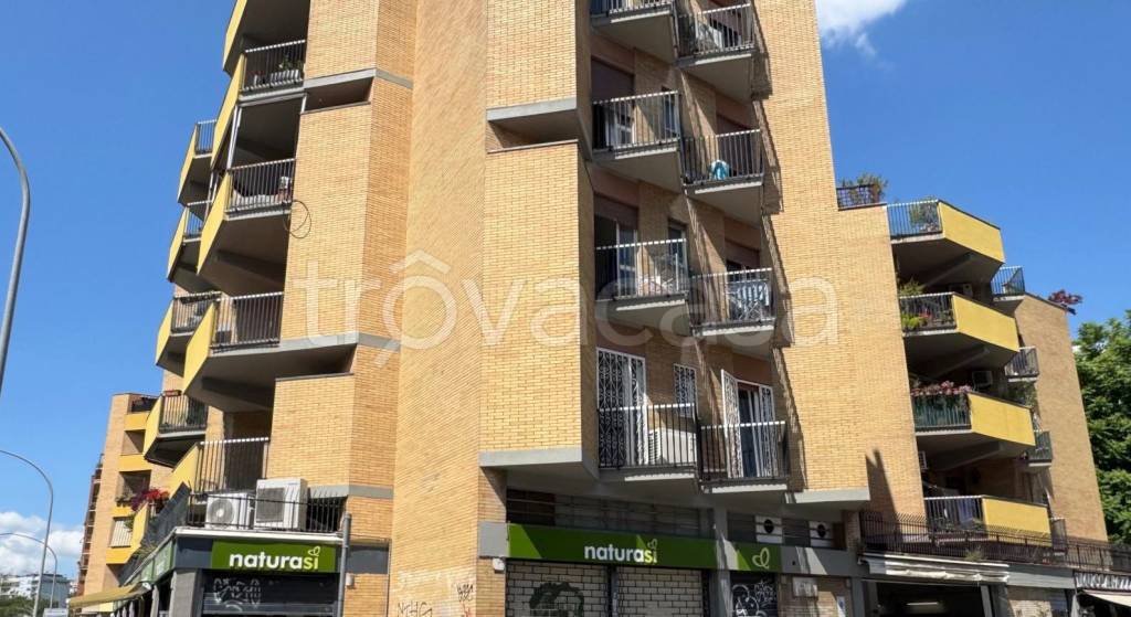appartamento in vendita a Roma in zona Ardeatino