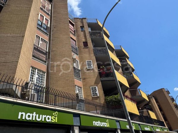 appartamento in vendita a Roma in zona Ardeatino