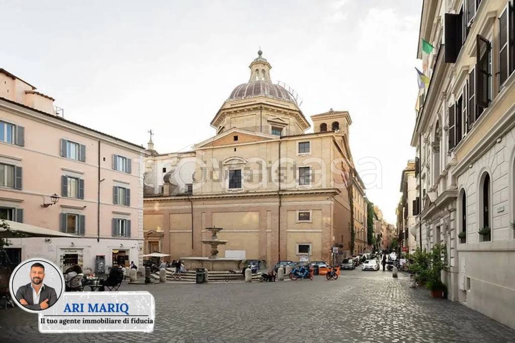 negozio in vendita a Roma in zona Rione Monti/Campitelli