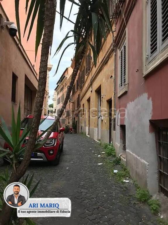 appartamento in vendita a Roma in zona Rione Monti/Campitelli