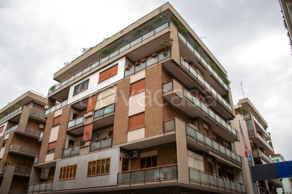 appartamento in vendita a Roma in zona Appio Latino
