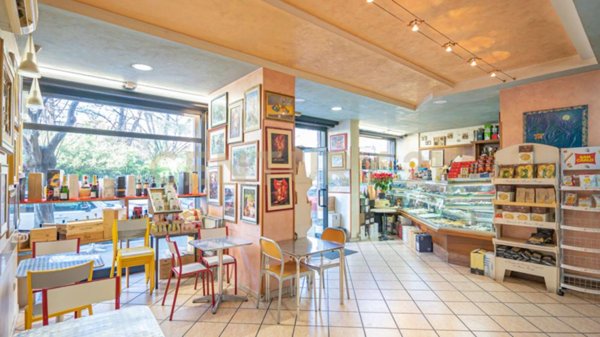 negozio in vendita a Roma in zona Ponte Mammolo