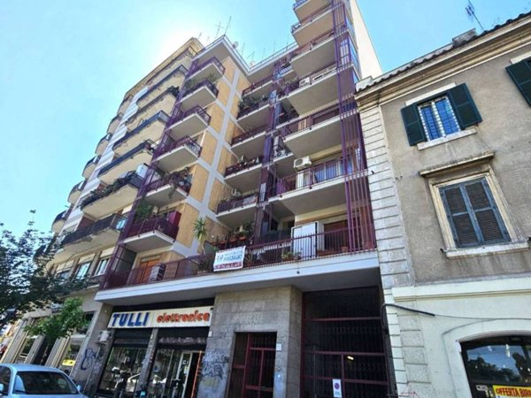 appartamento in vendita a Roma in zona Tuscolano