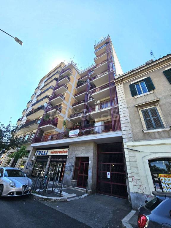 appartamento in vendita a Roma in zona Tuscolano