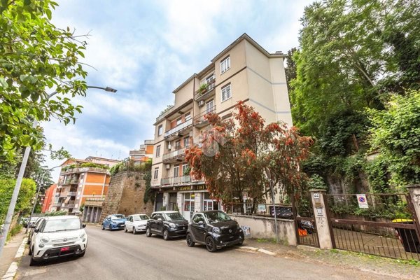 appartamento in vendita a Roma in zona Giuliano Dalmata
