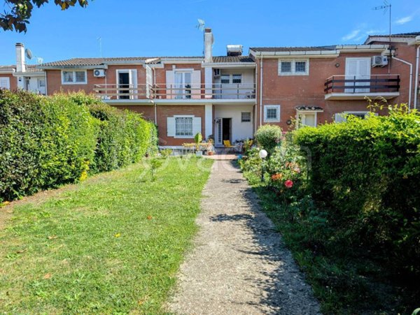 casa indipendente in vendita a Roma in zona Acilia