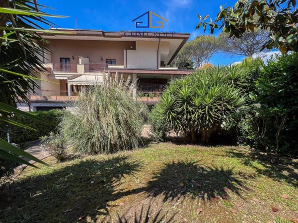 casa indipendente in vendita a Roma in zona Tuscolano