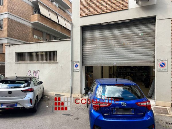 locale commerciale in vendita a Roma in zona Portuense