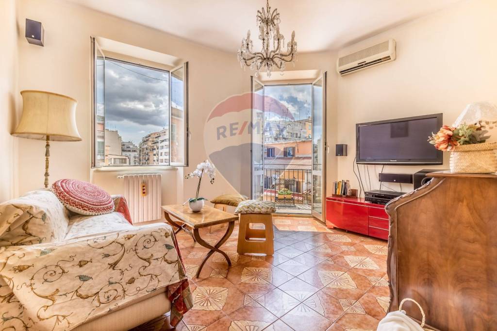 appartamento in vendita a Roma in zona Prenestino-Labicano
