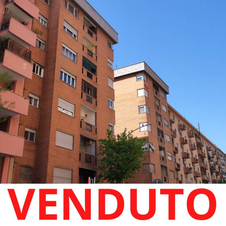 appartamento in vendita a Roma in zona Appio Latino