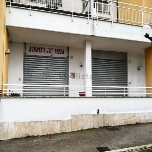negozio in vendita a Roma in zona Lunghezza