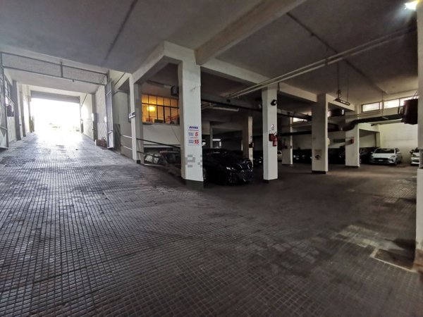 locale commerciale in vendita a Roma in zona Ostiense