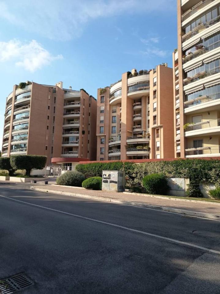 negozio in vendita a Roma in zona Monte Sacro/Talenti