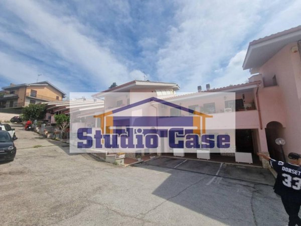 casa indipendente in vendita a Roma in zona Massimina/Casal Lumbroso
