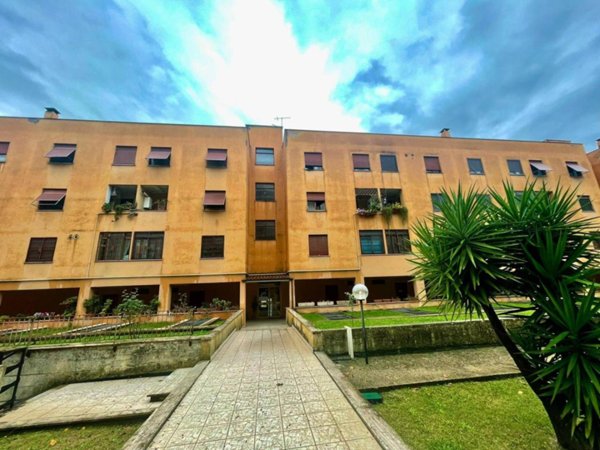 appartamento in vendita a Roma in zona Ostiense