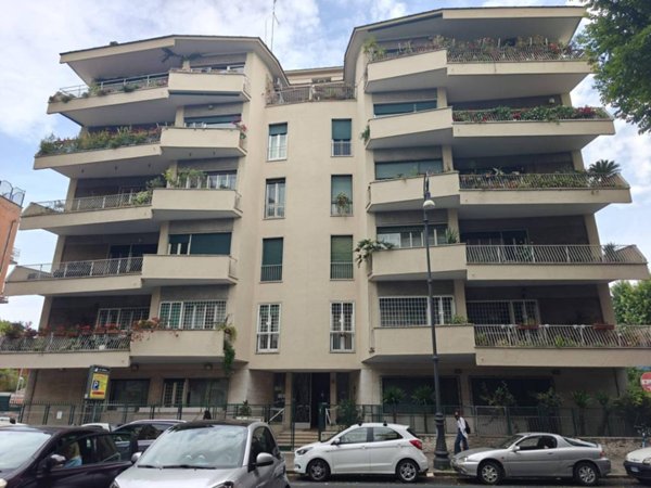 appartamento in vendita a Roma in zona Nomentano