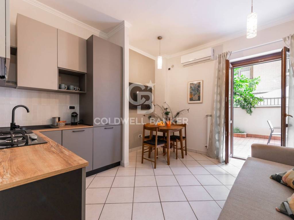 appartamento in vendita a Roma in zona Tor Cervara