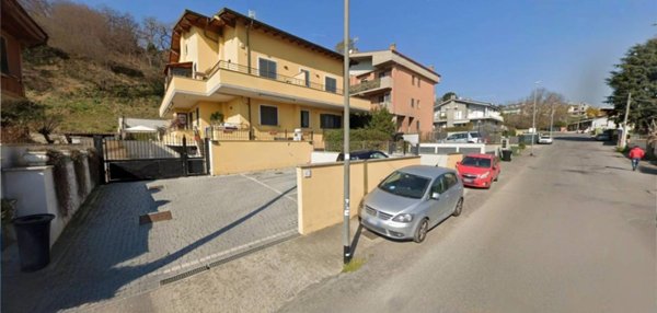 appartamento in vendita a Roma in zona Fontignani