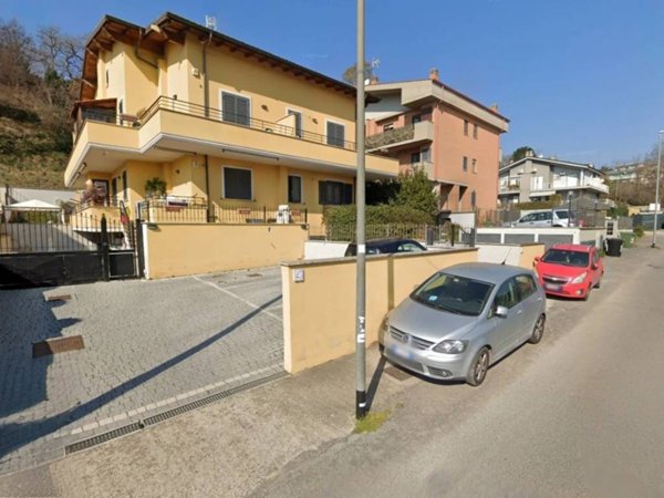 appartamento in vendita a Roma in zona Fontignani