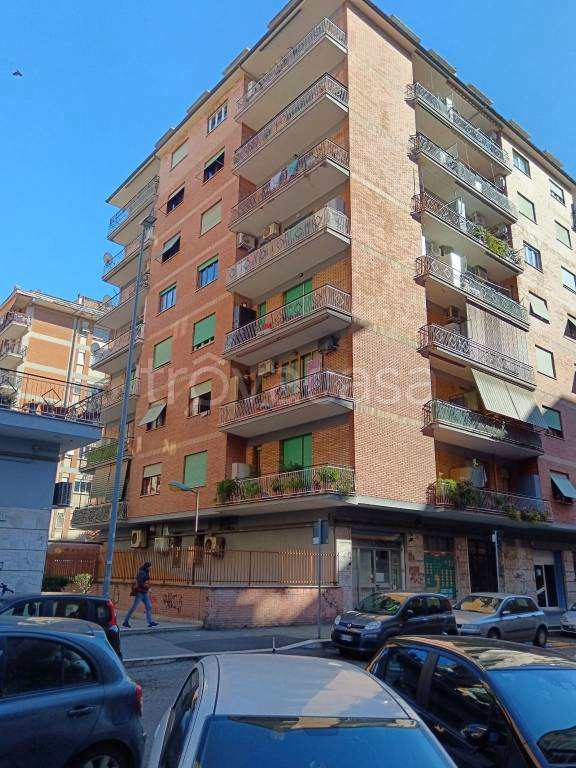 appartamento in vendita a Roma in zona Tuscolano