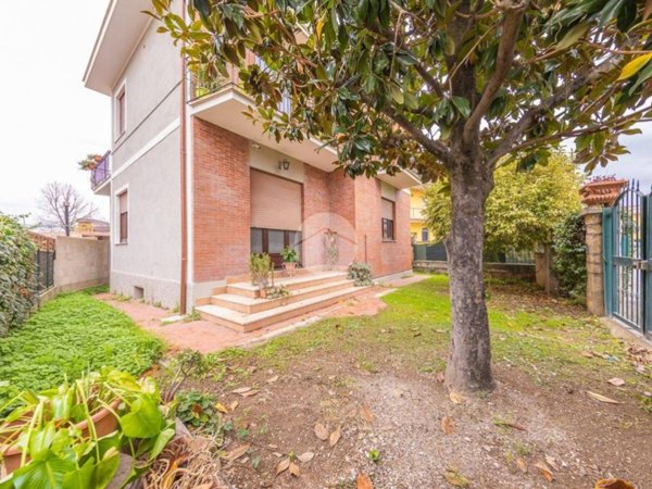 appartamento in vendita a Roma in zona Castelverde
