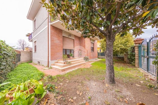 appartamento in vendita a Roma in zona Castelverde