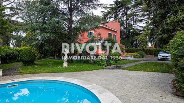casa indipendente in vendita a Roma in zona Appio Claudio