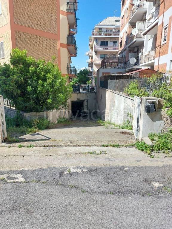locale commerciale in vendita a Roma in zona Torrevecchia