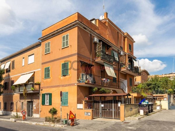 appartamento in vendita a Roma in zona Vitinia