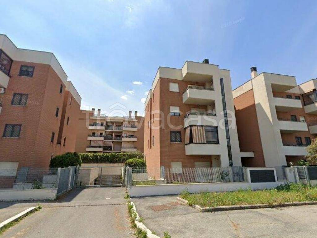 appartamento in vendita a Roma in zona Ponte di Nona