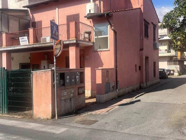 casa indipendente in vendita a Roma in zona Casal Morena