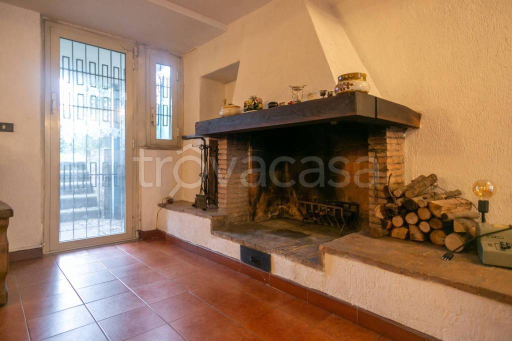 casa indipendente in vendita a Roma in zona Casal Palocco