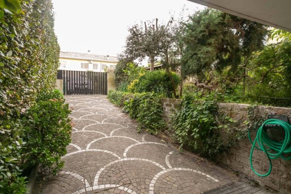 casa indipendente in vendita a Roma in zona Casal Palocco