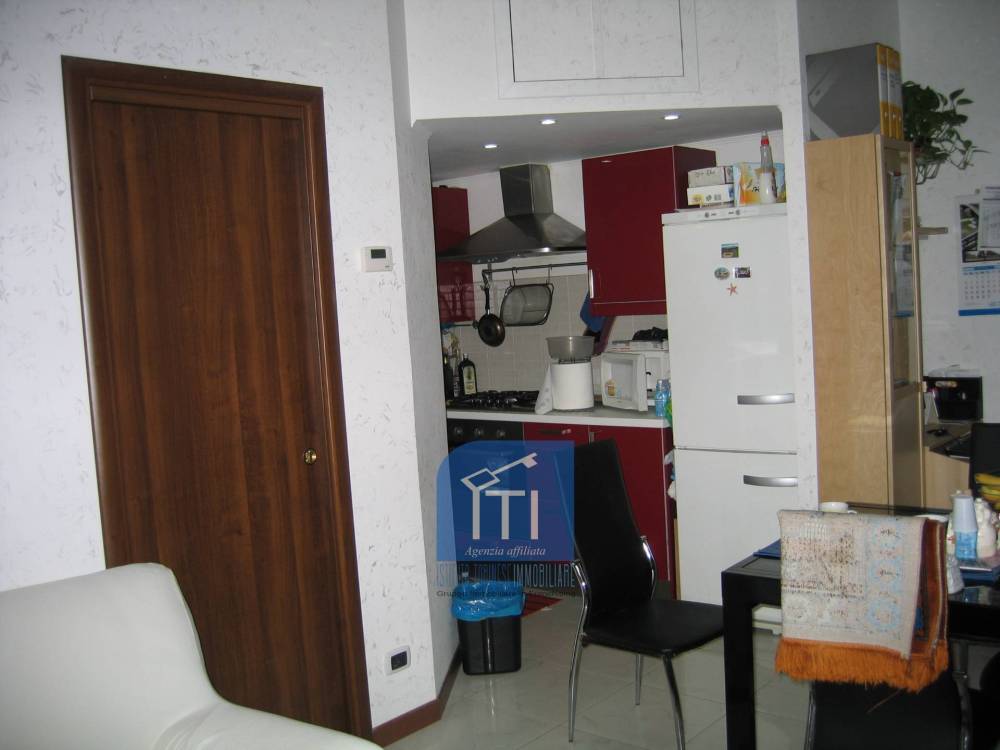 appartamento in vendita a Roma in zona Ostiense
