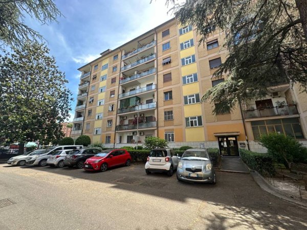 appartamento in vendita a Roma in zona Torre Spaccata