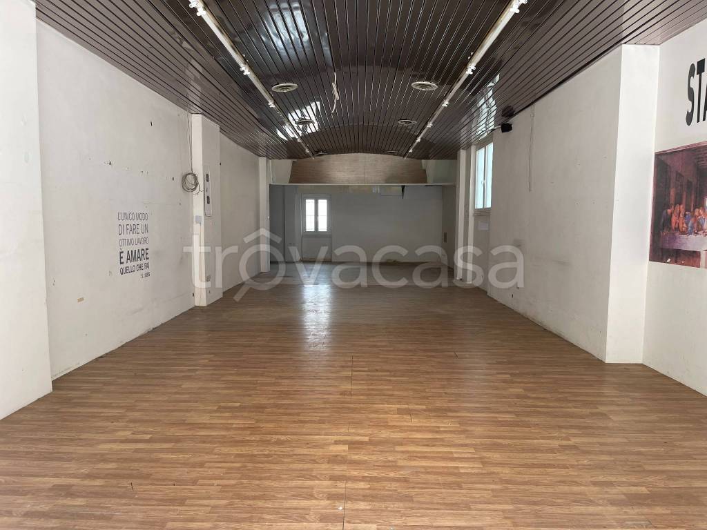 negozio in vendita a Roma in zona Tomba di Nerone