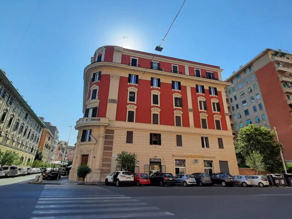 negozio in vendita a Roma in zona Trionfale