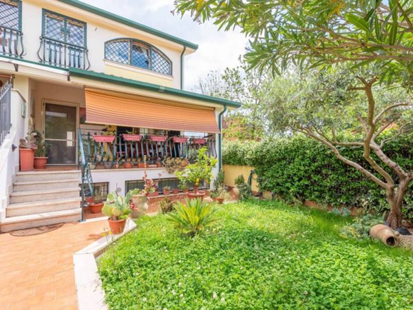casa indipendente in vendita a Roma in zona Castelverde