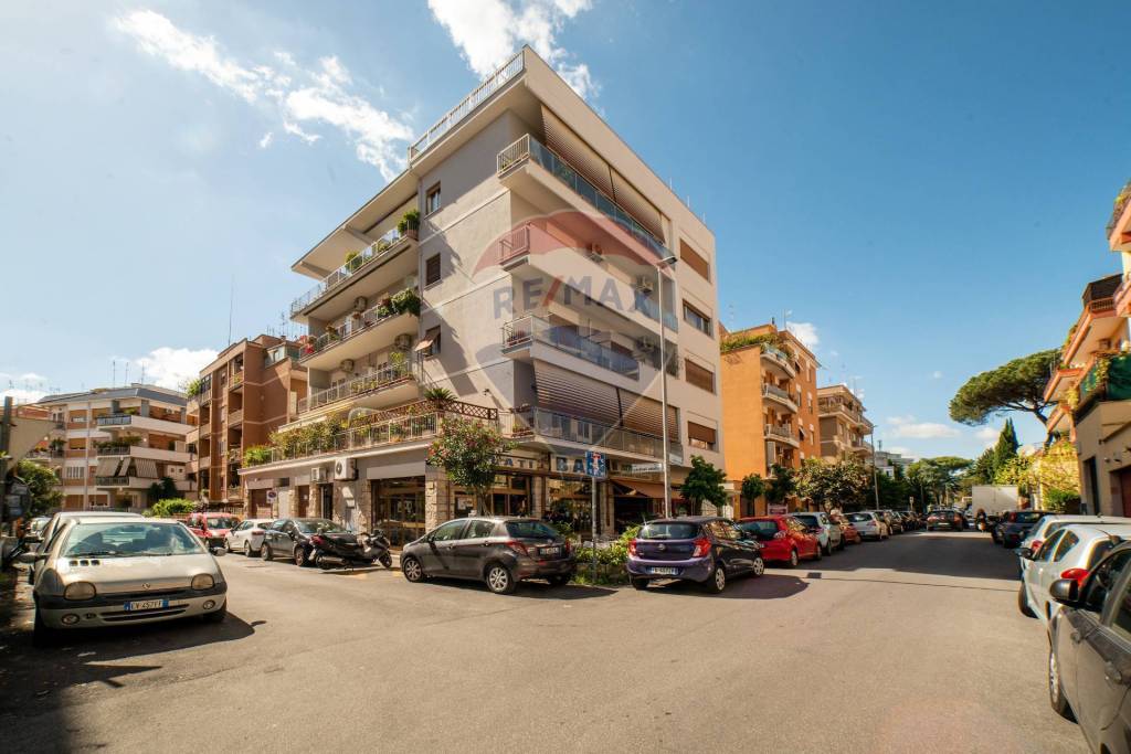 negozio in vendita a Roma in zona Primavalle