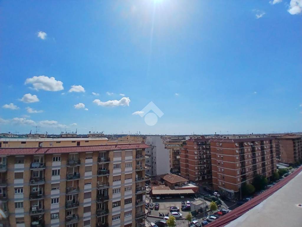 appartamento in vendita a Roma in zona Tuscolano