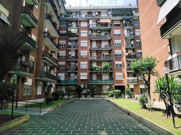 appartamento in vendita a Roma in zona Appio Claudio