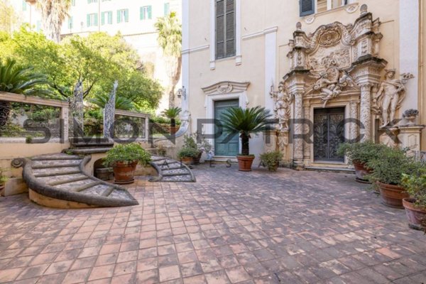 appartamento in vendita a Roma in zona Rione Monti/Campitelli